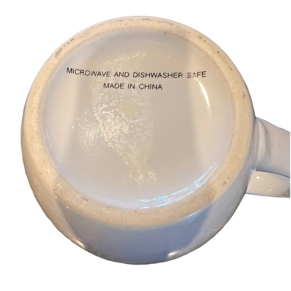 Love Mug Red Hearts surround word Love 16oz Microwave Dishwasher Safe NWT - Picture 4 of 5